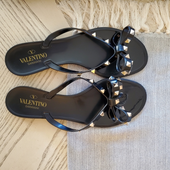 Valentino Garavani rockstud bow jelly thong sandal - Picture 3 of 4